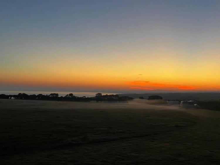 فندق Carreg Y Gwynt Campsite - Touring And Tent Pitches Llanarth  المظهر الخارجي الصورة